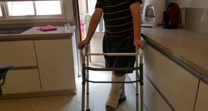 ''קרעו את אחי במכות ואיש לא התערב, לא יודעים מתי יחזור ללכת''