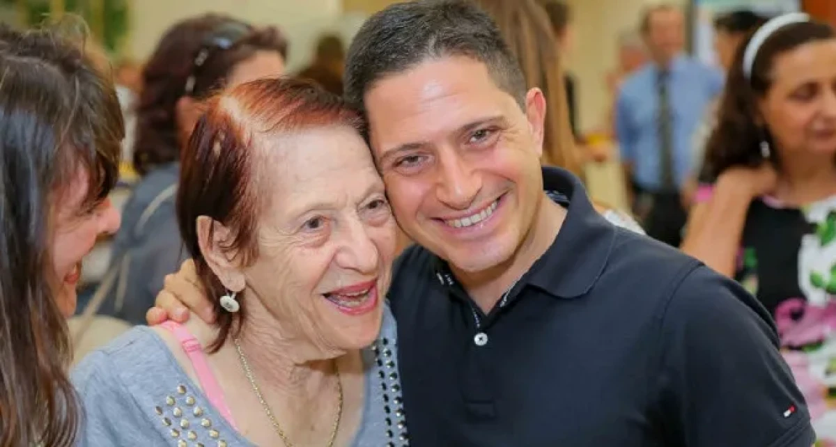 רוביק דנילוביץ בפתיחה של גלידה באר שבע