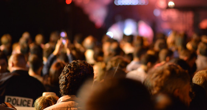 פעילות כנגד גזענות - הפליה במועדונים כלפי מבלים