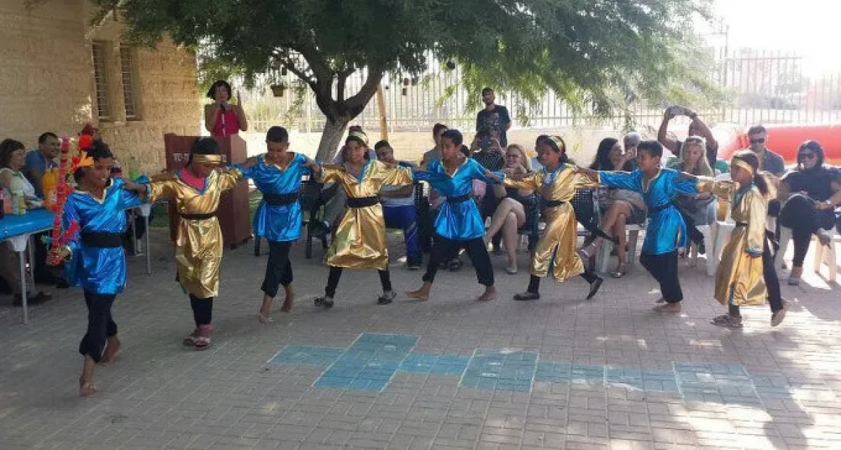 ילדי אבו קרינאת חגגו בריקודים את סוף שנת הלימודים במועדוניות