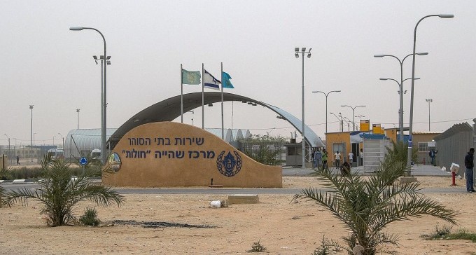 חולות נסגר, הפליטים משוטטים על הכביש: ''לא לגלגל הבעיה לנגב''