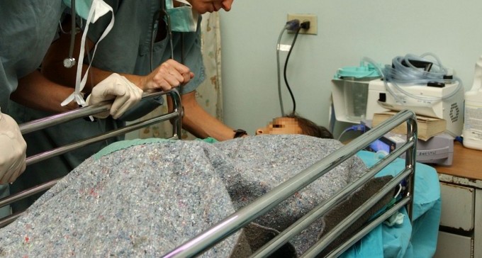 זוג הורים מב''ש נעצר בחשד לתקיפת בתם הפעוטה