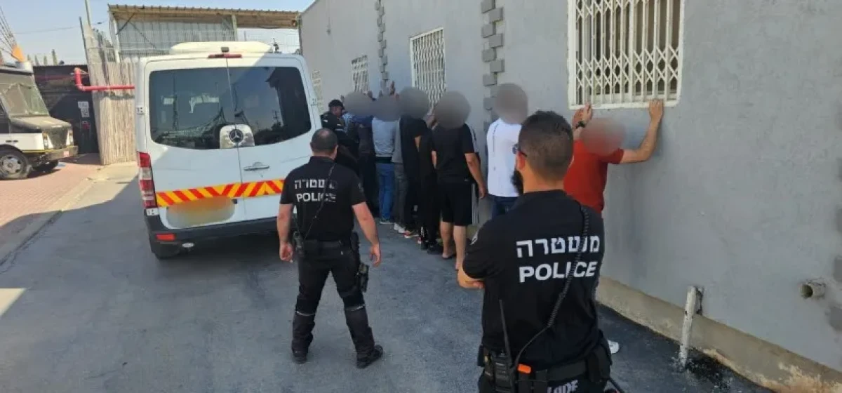 הפתעה במיניבוס: 12 פלסטינים נעצרו ליד רהט