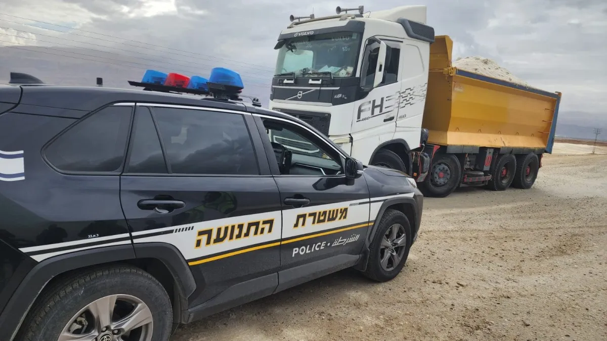 פשיטה משטרתית על מפעלי ים המלח, בעקבות חשיפת פעילות עבריינית (תיעוד)