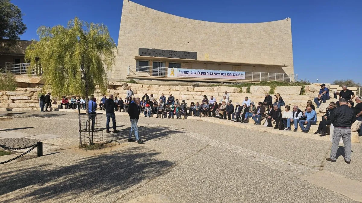 101 בלונים צהובים למען החטופים: כנס מרגש במדרשת שדה בוקר