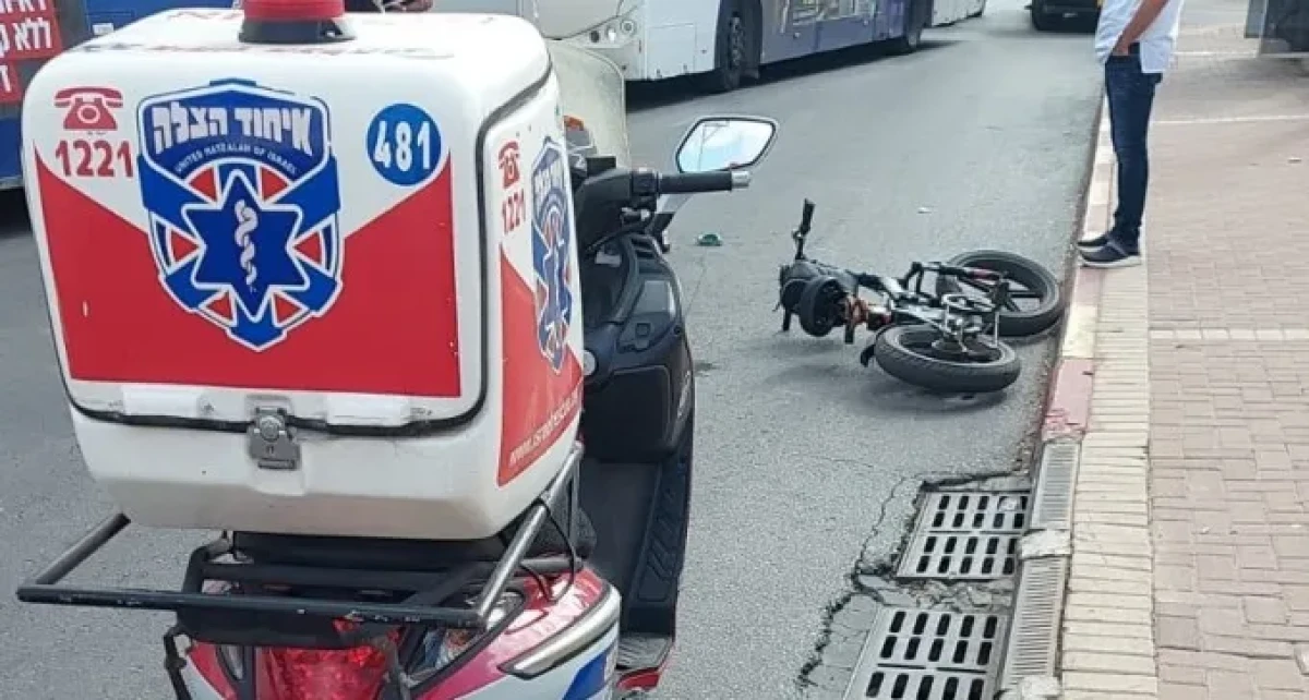 תאונה בין רוכב אופניים חשמליים לאוטובוס ברח' העליה