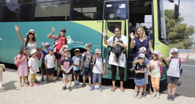 צ'ופר מהשר: 40 אוטובוסים עם ילדים מעוטף עזה בבילוי בחולון