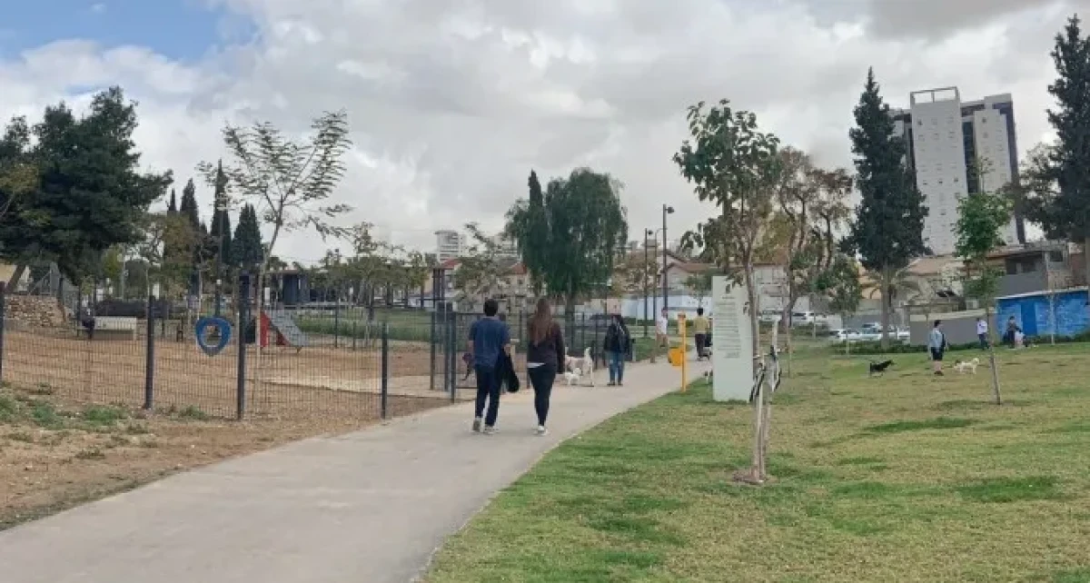 כתב אישום: תושב ב''ש ניסה לאנוס בפארק הסופרים והמשיך בהטרדה ברשת