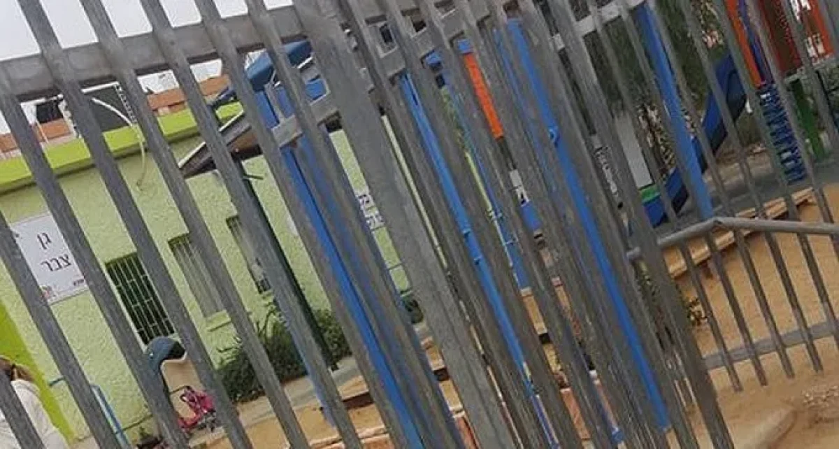 אימה בגן ילדים בבאר שבע: "איש עם קסקט לבן" אונן מול ילדים