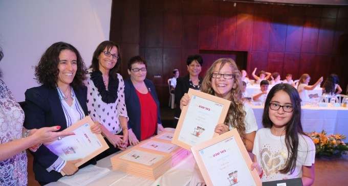 שירה קהיל, שירה אישה ודנה אסתרין הזוכות בחידון