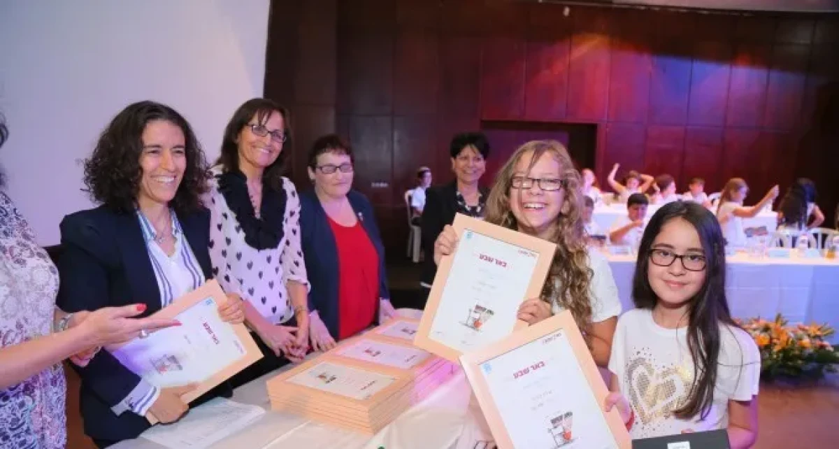 שירה קהיל, שירה אישה ודנה אסתרין הזוכות בחידון "באר שבע שלי"