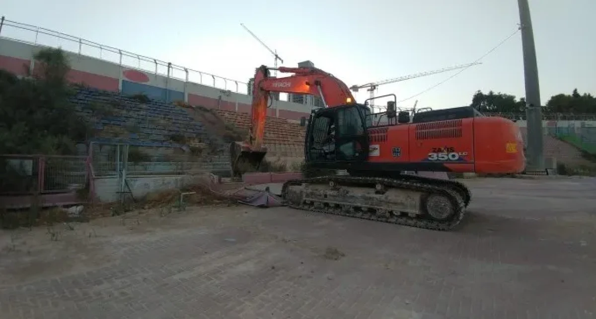 עם דמעה בלב: דחפור ראשון עלה על ורסמיל - ואיפה הגביע?