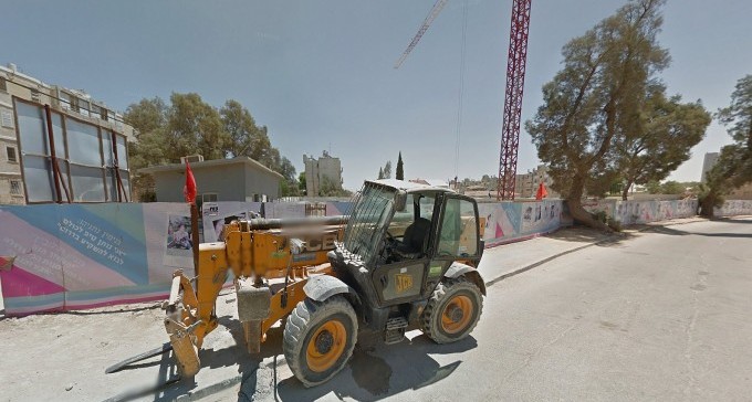 עובד נפגע בנפילה מגובה באתר בניה בשכונה ג'