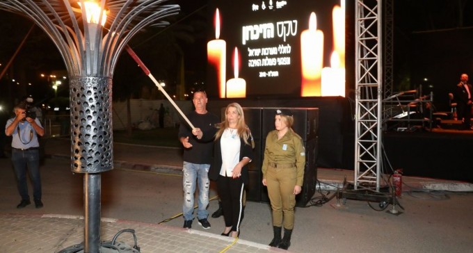 מתייחדים עם זכר הנופלים: טקסי יום הזיכרון תשע''ח בבאר שבע