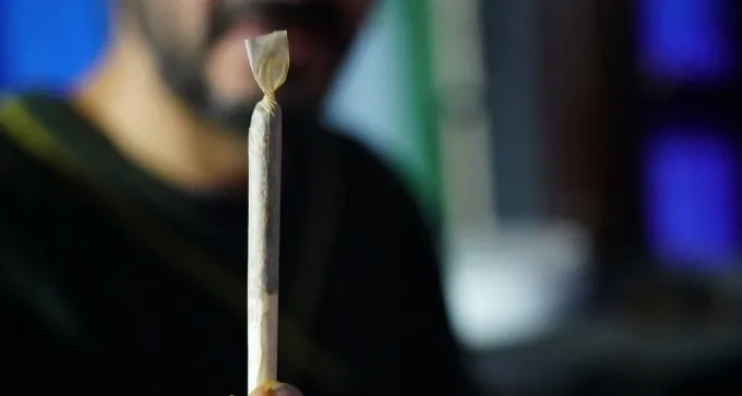 תושב הדרום נתן לקטינות קנאביס - ואנס אותן