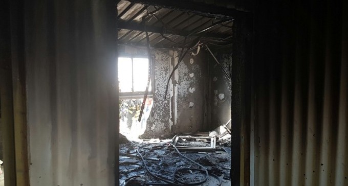 תינוק נספה בדליקה, שני בוגרים נפצעו