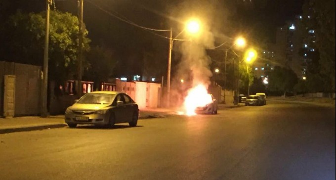 רכב עלה באש ברחוב חבצלת הנגב בנווה נוי. מוקדם יותר: שתי תאונות