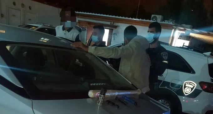 2 צעירים מחורה נעצרו אחרי שהטרידו נשים במתחם קניות בב''ש