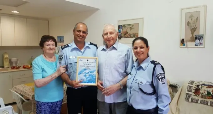 שוטרי משטרת מרחב הנגב ביקרו אצל ניצולי שואה
