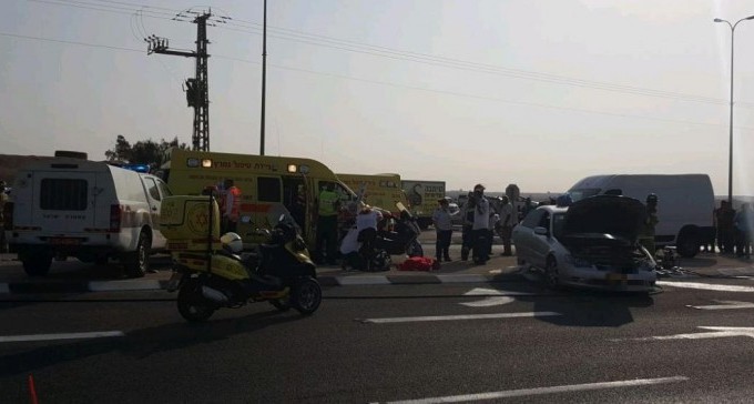 אישה וילד נהרגו בתאונת דרכים סמוך לצומת מחצבות ערוער