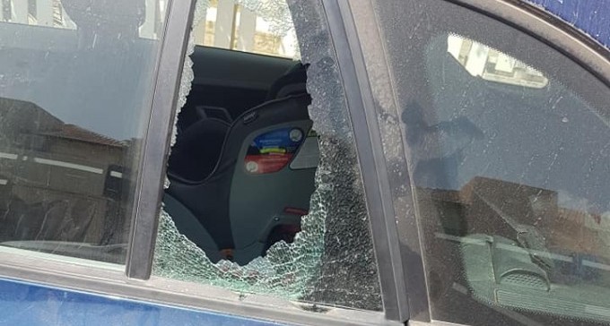 תושבים בשכונת רמות קמו בבוקר וגילו את שמשות רכביהם מנופצות