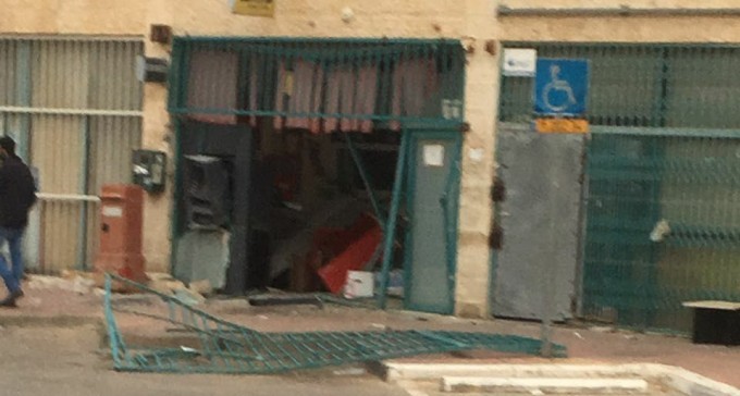 מתחת לאף: סניף הדואר בנחל עשן נפרץ, נזק רב במקום