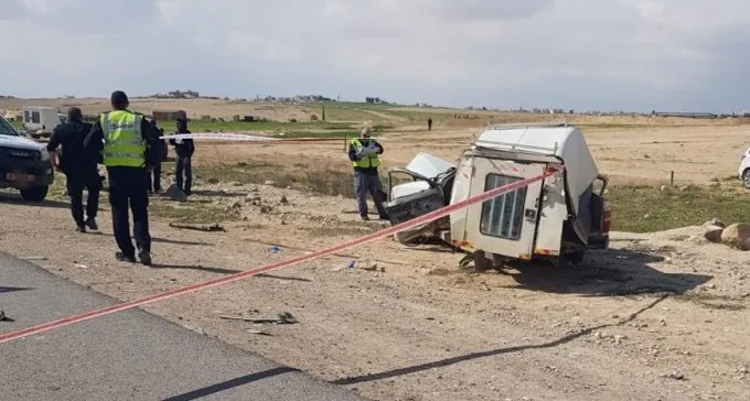בן 70 נהרג בתאונת פגע וברח: נמחץ למוות בין סמיטריילר לרכב פרטי