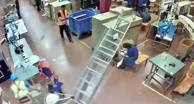 צפו: תאונת עבודה בסודה סטרים - סולם קרס על עובדת