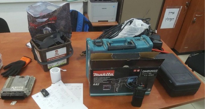 ''להיט'' בב''ש: פורצים כלי רכב עם שלט אוניברסלי, 2 נעצרו 'על חם'