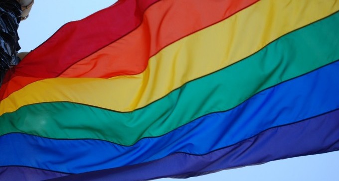 ''ממונה בדן ב''ש השפילה עובד להט''ב ברבים, ההסתדרות מגנה עליה''