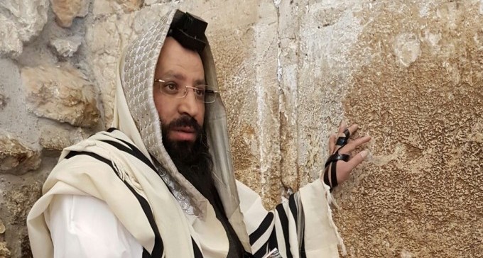 על רקע גל השריפות והיובש: הרב שריקי נשא תפילה בכותל למען יירד גשם