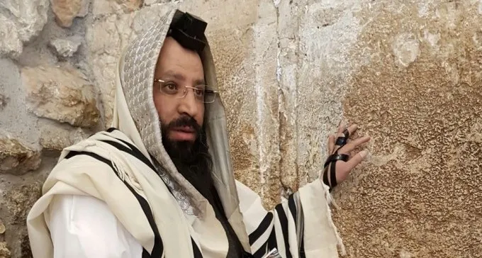 על רקע גל השריפות והיובש: הרב שריקי נשא תפילה בכותל למען יירד גשם