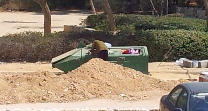 בשבילכם זו רק פחית ריקה, בשביל לא מעט קשישים בב''ש זו פרנסה