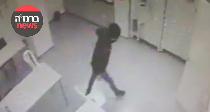 צפו בשיא החוצפה: כנופיית גנבי פלאפונים בפעולה בקניון