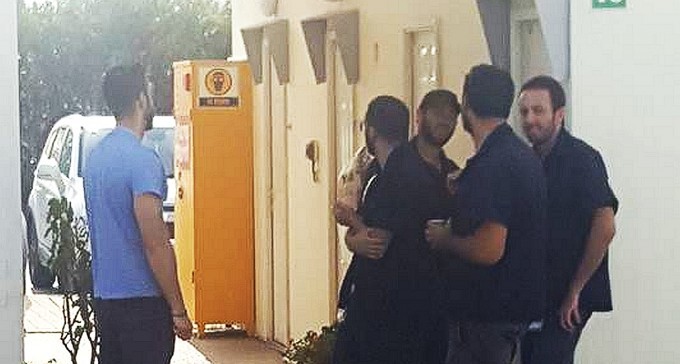 ככה מפטרים בטבע טק נאות חובב: בערב שבת, בליווי מאבטחים