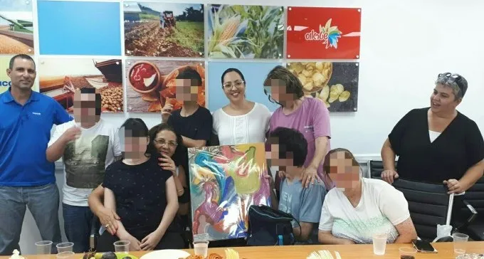 מועדון שיקמה לאנשים עם צרכים מיוחדים בביקור בשטראוס