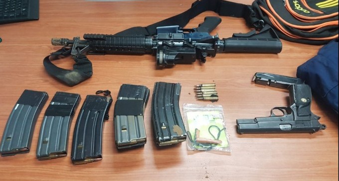 תל שבע: גבר נורה בסכסוך בין משפחות, נשק ושכפ''צ קרמי נתגלו בחיפוש