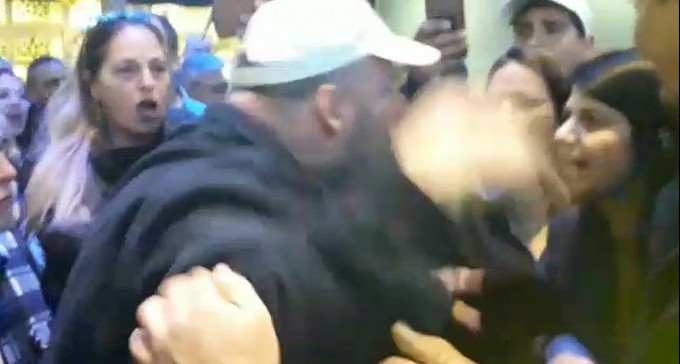 מהומה בעצרת הימין החדש בב''ש; בנט: ''שקד תוציא את בג''צ מצה''ל''