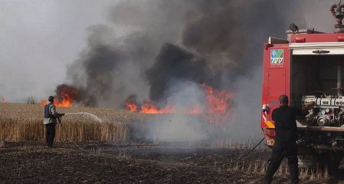 צפו: עפיפוני התבערה מעזה גרמו נזקים במאות אלפי שקלים למושבי הנגב