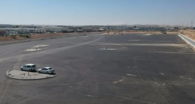 מיום שני: אכיפה נגד חניית משאיות ואוטובוסים בב''ש בין 18:00- 7:00