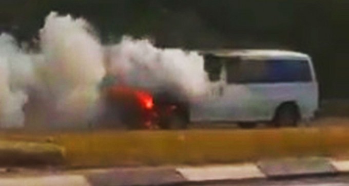 לפני דקות: רכב עלה באש בשדרות טוביהו