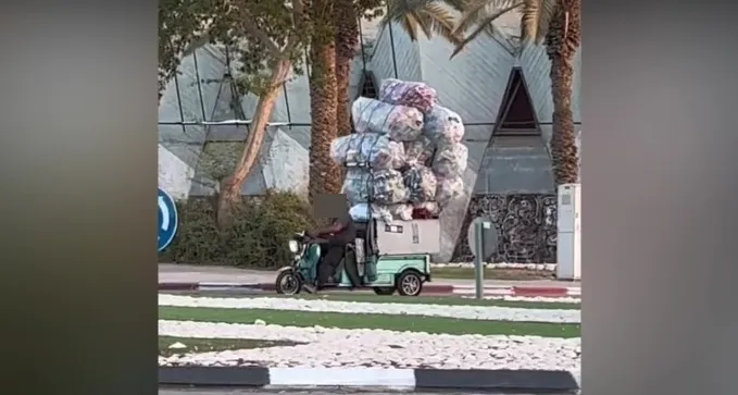 צפו: אלוף ישראל בשיווי משקל על קלנועית