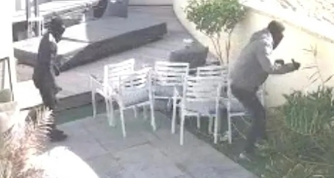 שר התקשורת הנדל שמע מתושבי שכונת ''כלניות'' על מכת הפריצות