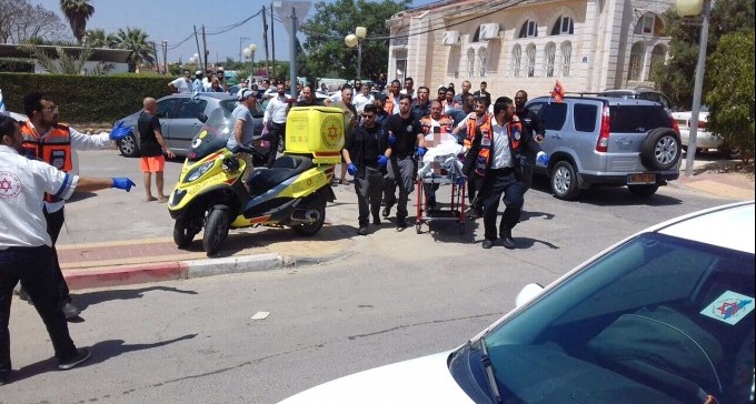 חמישה נדקרו בבית כנסת בנתיבות. המשטרה: ''הרקע פלילי''