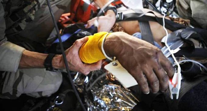 בוקר קשה: שני עובדים נפלו לבור ניקוז עמוק. נער התחשמל באתר בנייה