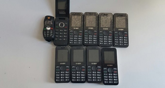 הפתעה בשירותי הכלא: 10 טלפונים ניידים מוכנים לשימוש