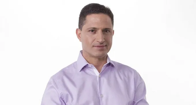 "לכל תושב יש את מספר הטלפון שלי. אני מדבר עם אנשים בווטסאפ"