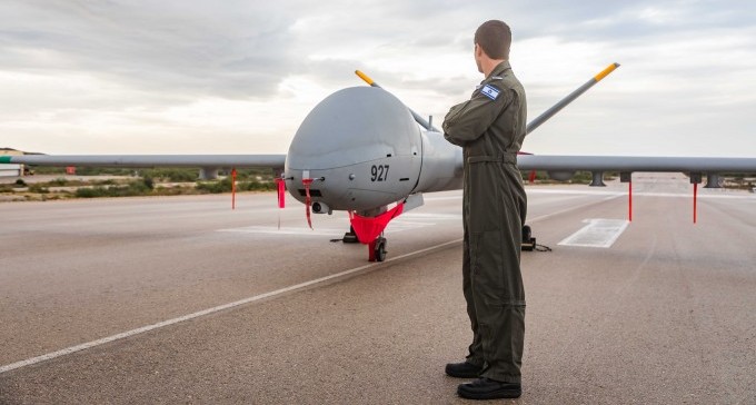 שני צעירים מהדרום - בין מסיימי קורס מפעילי כלי טיס בלתי מאויישים