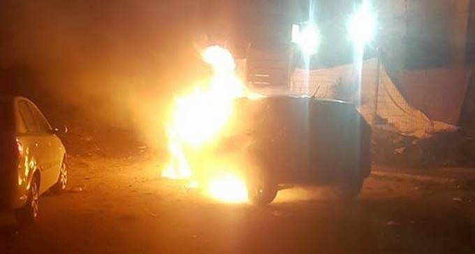 צפו: רכב עלה באש ברח' סוקולוב, פיצוץ החריד את השכונה