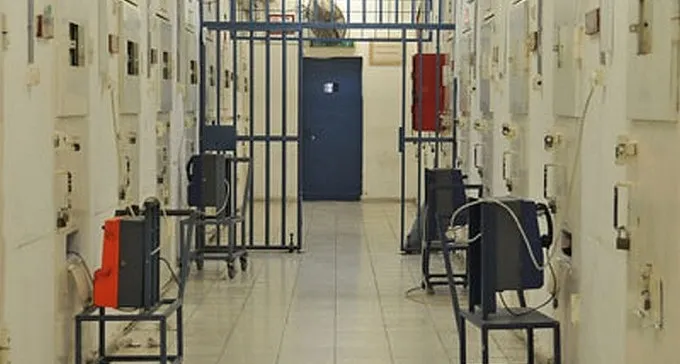 כתב אישום: סוהר בכלא אלה סידר הטבות לאסיר תמורת 100,000 שקל